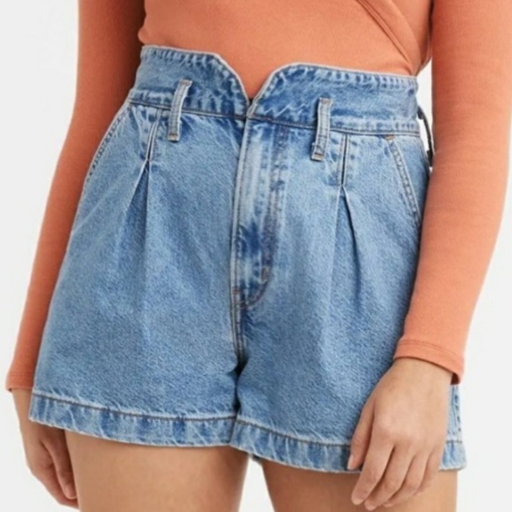 Levi’s High Waisted Mom Shorts